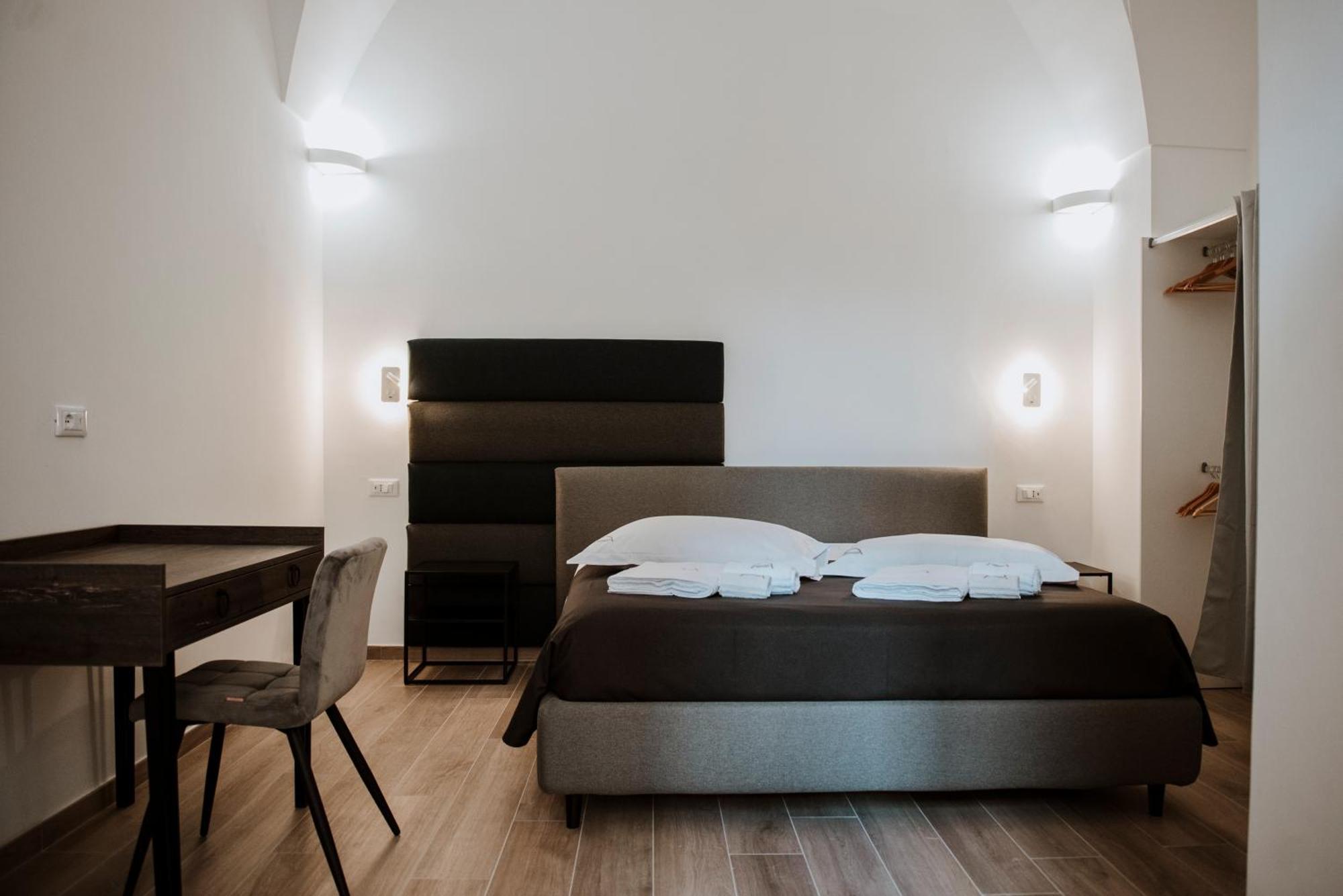 Bed and Breakfast Signuria Dimora Esclusiva Лечче Экстерьер фото
